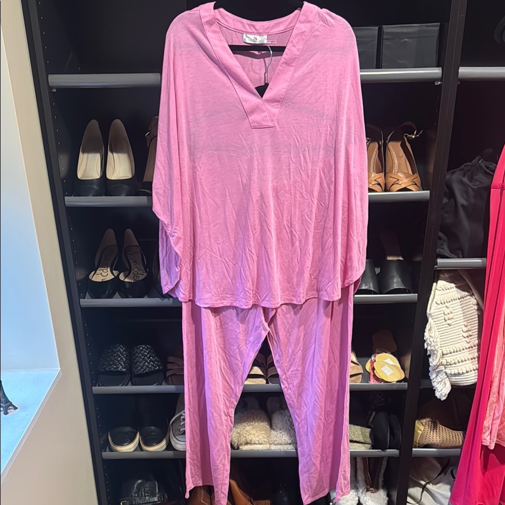 NWT Natori Congo Pink V-Neck Lounge Set